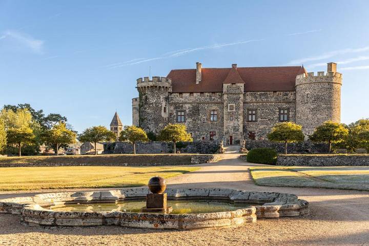 Location de vacances pour 5 personnes, avec jardin ainsi que vue et terrasse à Saint-Saturnin (Puy-de-Dôme) - 2