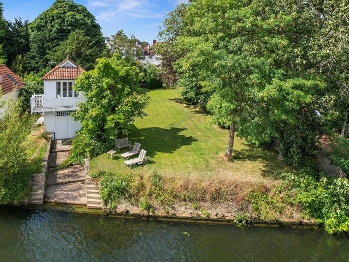Cottage for 11 people, with Garden in Surrey