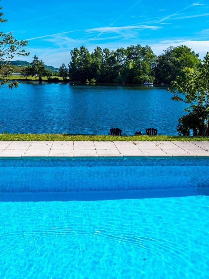 Location de vacances pour 2 personnes, avec vue ainsi que jardin et piscine à Le Temple-sur-Lot - 2