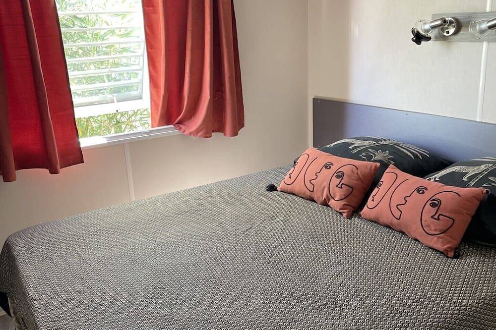 Camping sécurisé ,Mobil Home 3 Ch, grande Terrasse, à 20mn à pied de la Plage in Fréjus, Côte méditerranéenne (France)
