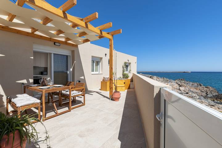 Appartement entier, Appartement de vacances pour 2 personnes avec terrasse in Néa Alikarnassós, Région d'Iraklio-Héraklion