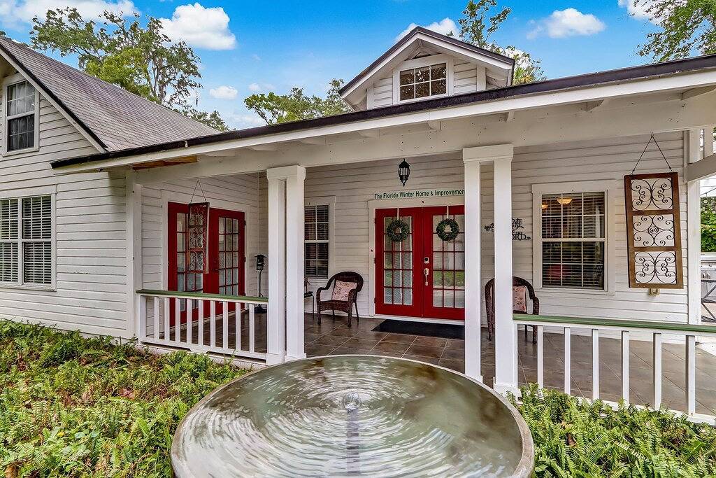 Graceful Southern Guesthouse + Wohnbereich im Freien in Clay County (FL)