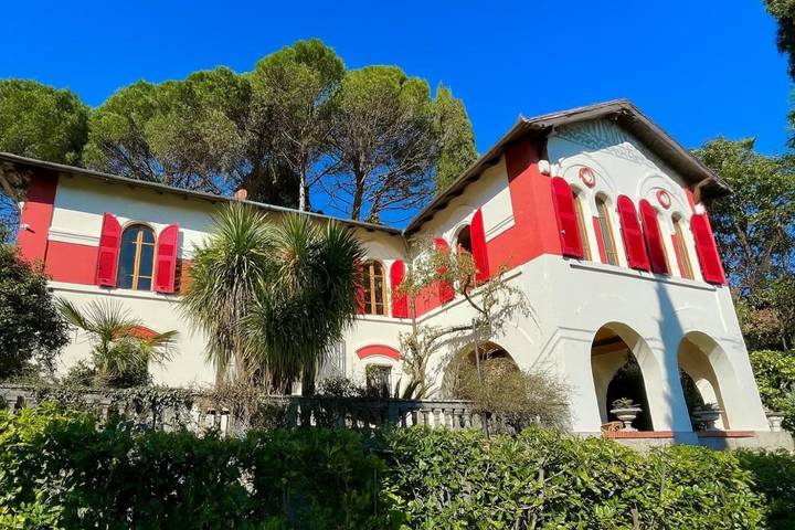 Villa per 8 persone, con giardino e panorama nonché piscina e vista lago, con animali domestici a La Spezia