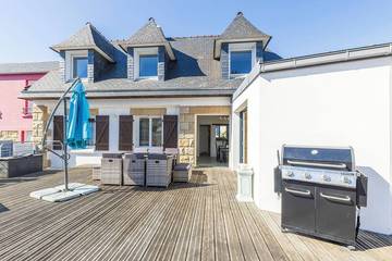 Villa pour 7 personnes, avec terrasse ainsi que piscine et jacuzzi à Crozon