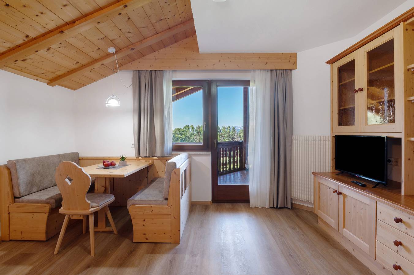 Ganze Wohnung, Ferienwohnung 'Aldeinerhof 4' mit Bergblick, Gemeinschaftsterrasse und Wi-Fi in Aldein, Südtirol