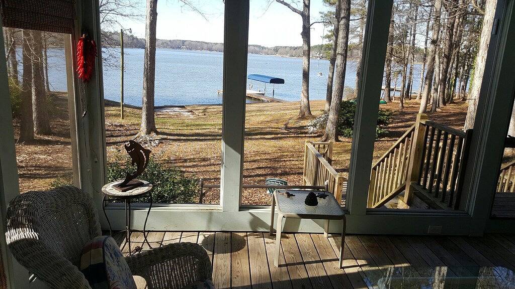 Abgelegener A-Frame in der Nähe von Marina @Family & Pet-Friendly Oconee! Dock! Kanu! Whirlpool! in Lake Oconee