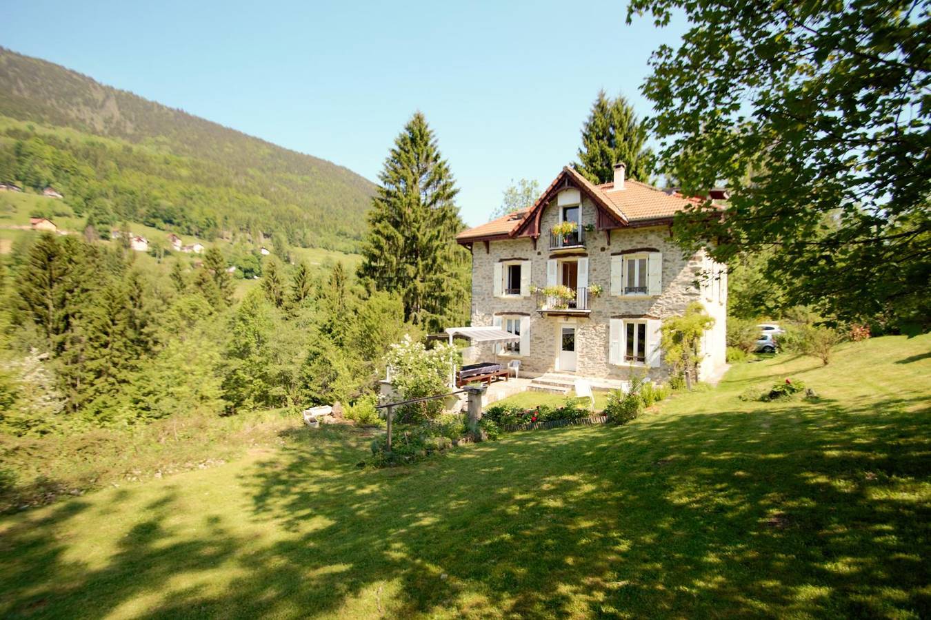Gîte voor 10 personen met terras in La Ferrière, Isère