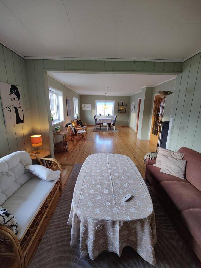 Ferienwohnung für 8 Personen, mit Ausblick und Balkon - 1