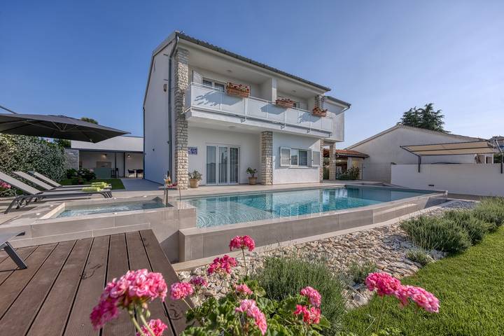 Villa pour 8 personnes avec piscine in Mali Maj, Grad Poreč
