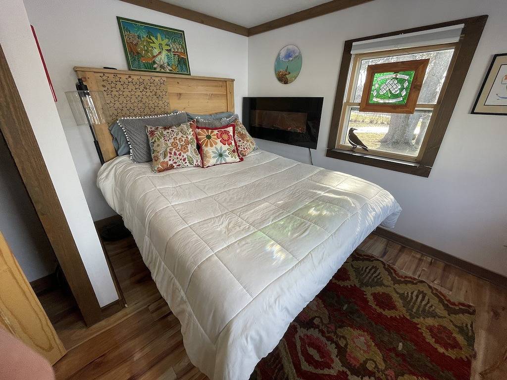 Bluebird Cottage on Silver Lake near Letchworth State Park Entrance in Wyoming County