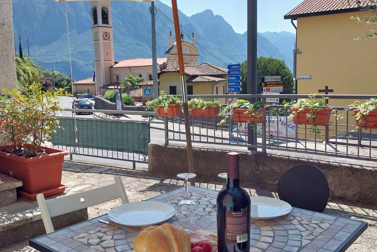 Ganze Wohnung, Ferienwohnung für 2 Personen mit Seeblick in Riva di Solto, Gemeinde Riva di Solto