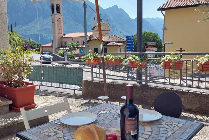 Ganze Wohnung, Ferienwohnung für 2 Personen mit Balkon/Terrasse in Riva di Solto, Gemeinde Riva di Solto