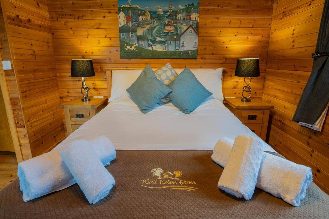 Wall Eden Farm - Luxury Log Cabins and Glamping in East Huntspill, Somerset