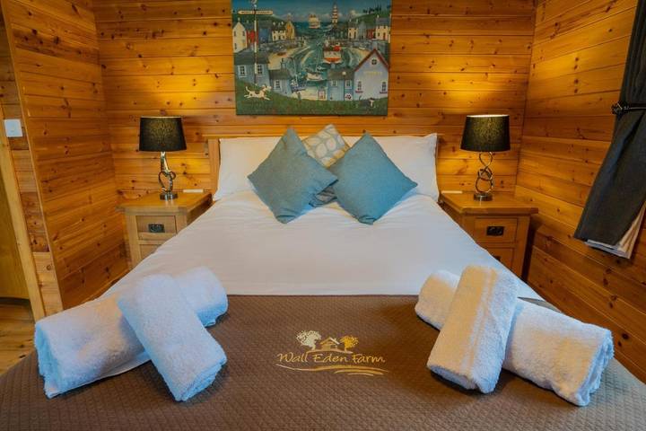 Cottage for 8 people, with Terrace and Garden as well as View in Somerset