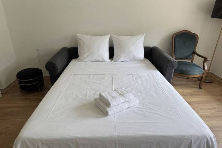 Entire apartment, Family apartment with terrace near the sea in Nice (France), Mediterranean Coast (France)