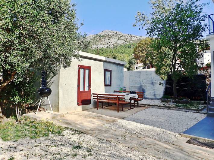 Ferienwohnung für 5 Personen, mit Garten und Balkon in Starigrad