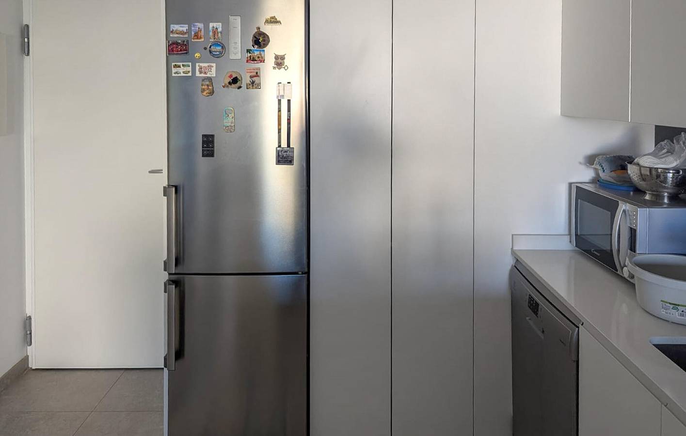 Apartamento vacacional entero, Retiro junto a la playa con piscina y terraza, WiFi y aire acondicionado in Los Arenales del Sol, Elche