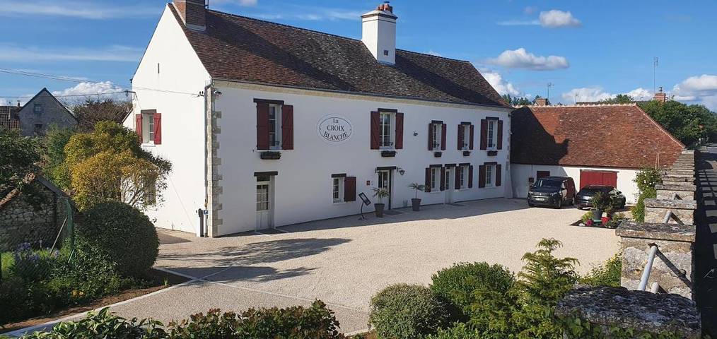 Gîte pour 4 personnes, avec jardin à Veuves