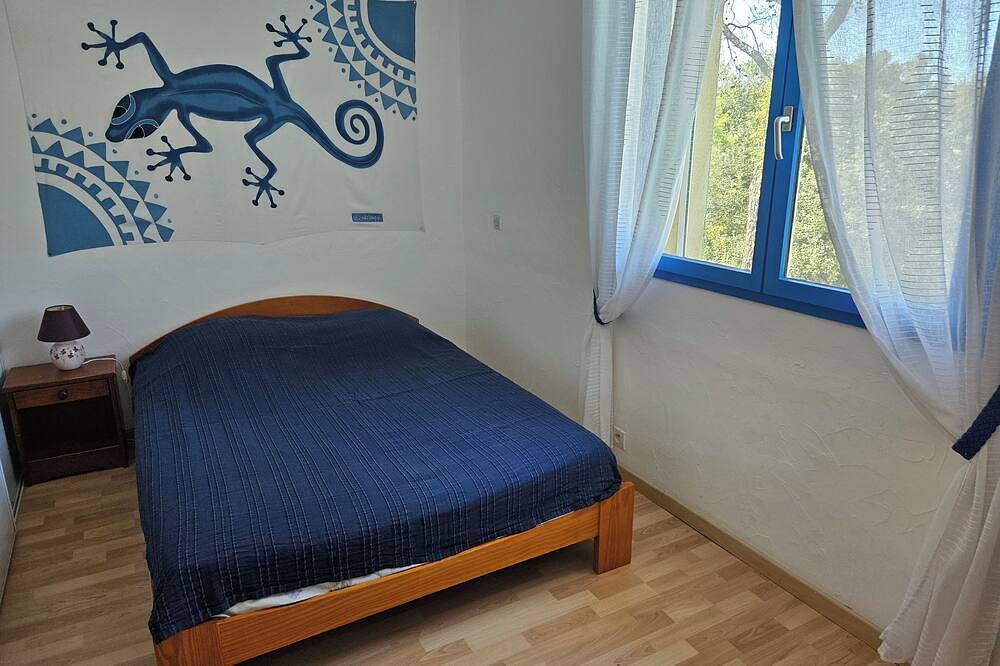 Air-conditioned villa with swimming pool for 9 people in a green area in Tourrettes-sur-Loup, Mediterranean Coast (France)