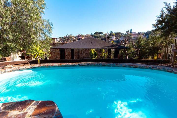 Location de vacances pour 7 personnes, avec Jacuzzi et Terrasse ainsi que Jardin et Piscine à Argentona