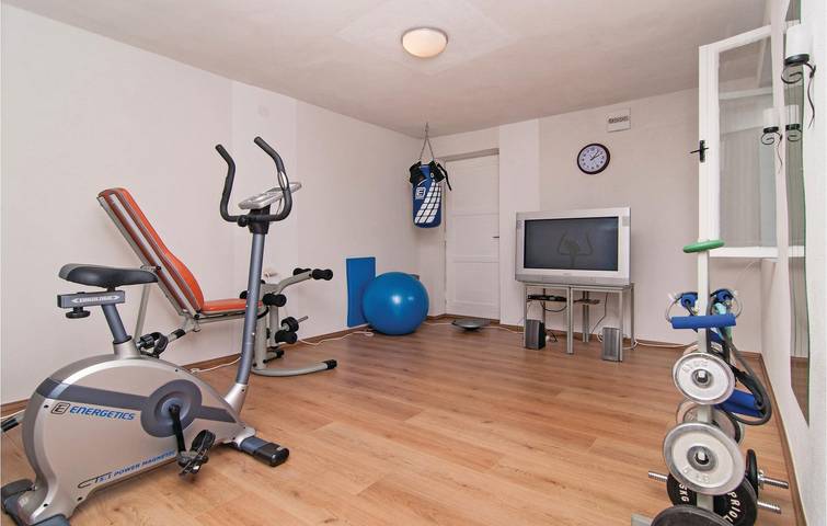 Chic, à 2 km de la plage : appartement moderne avec terrasse et Wi-Fi in Supetar, Brac
