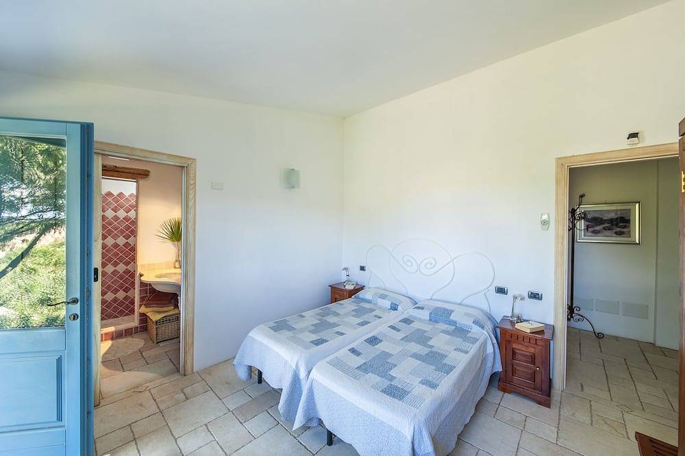 Herrliche Villa mit Pool (der mit nur einer anderen Wohnung geteilt wird) in Arzachena, Costa Smeralda