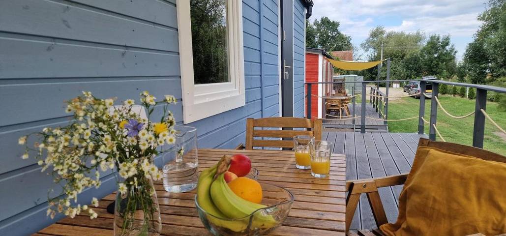 Glamping dla 3 osób, z widok na jezioro i ogród oraz widok na Mazury