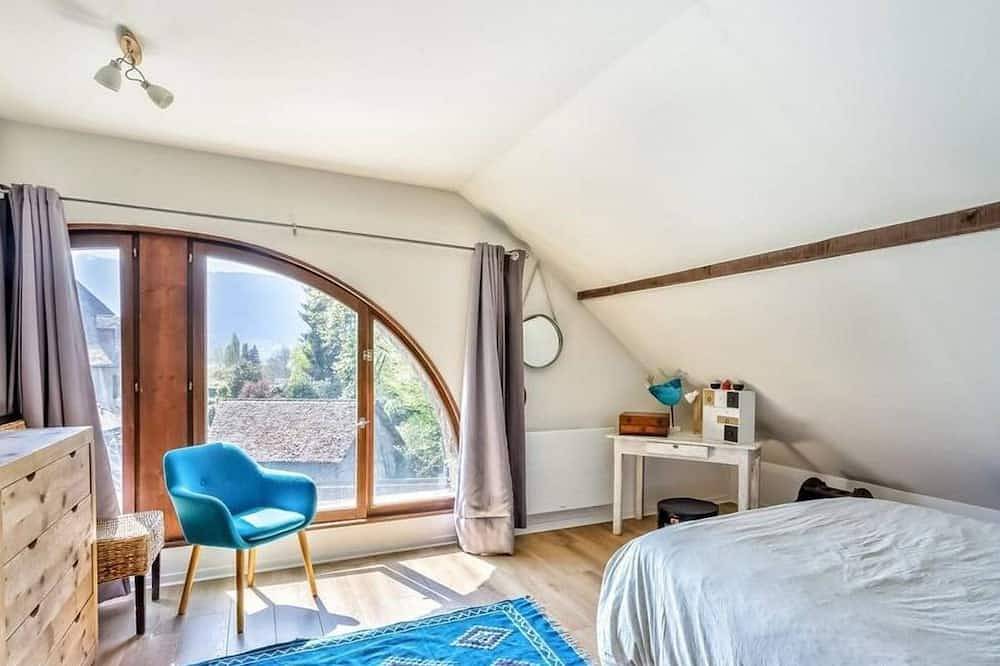 Lovely house between lake and mountains and also not far from the city of Annecy in Menthon-Saint-Bernard, Región de Annecy