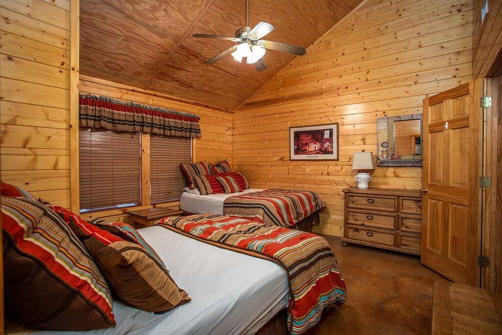 Sterling's Lodge @Frioriverresorts in Uvalde County