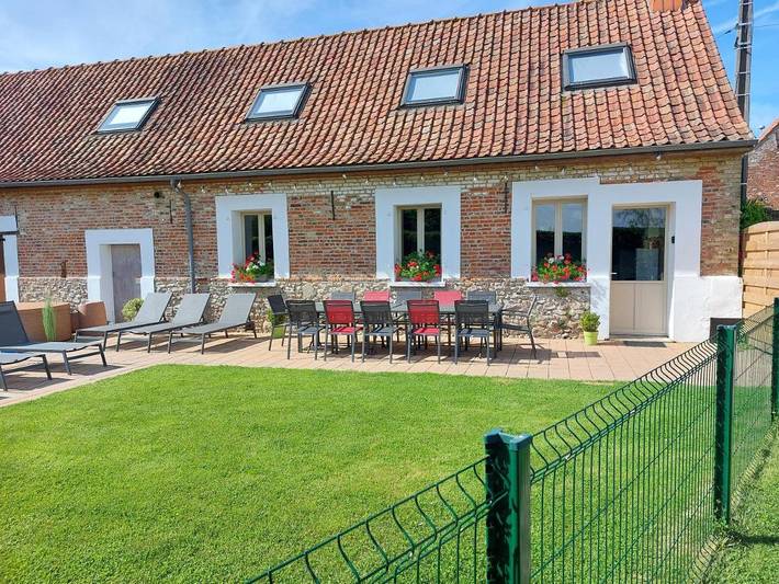 Gîte pour 12 personnes, avec vue et jardin, animaux acceptés à Lacres
