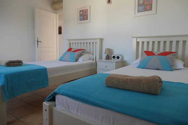 Luxury 4 Bed Villa, Private Pool, Wifi, Aircon, Quiet Area, Lovely Seaside Town in La Côte Vermeille, Argelès-sur-Mer