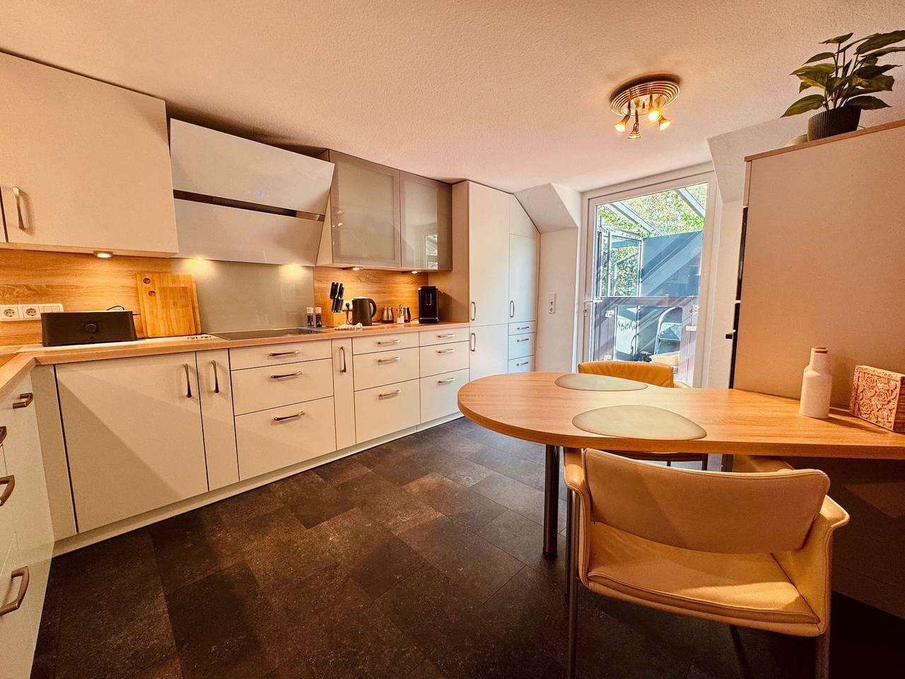 Ferienhaus „Rooftop unter der Burg“ mit privater Terrasse, Garten und Wlan in Schönecken, Eifelkreis Bitburg-Prüm