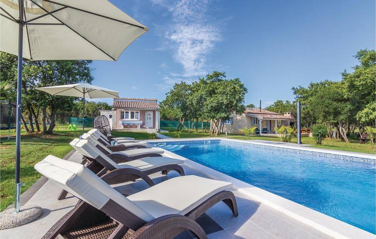 Reizende 2-Zimmer-Wohnung mit Pool, Terrasse und WLAN in Bale, Rovinj und Umgebung