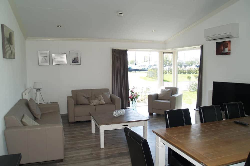 Chalet with 3 bedrooms and furnished garden in Regio Zwolle