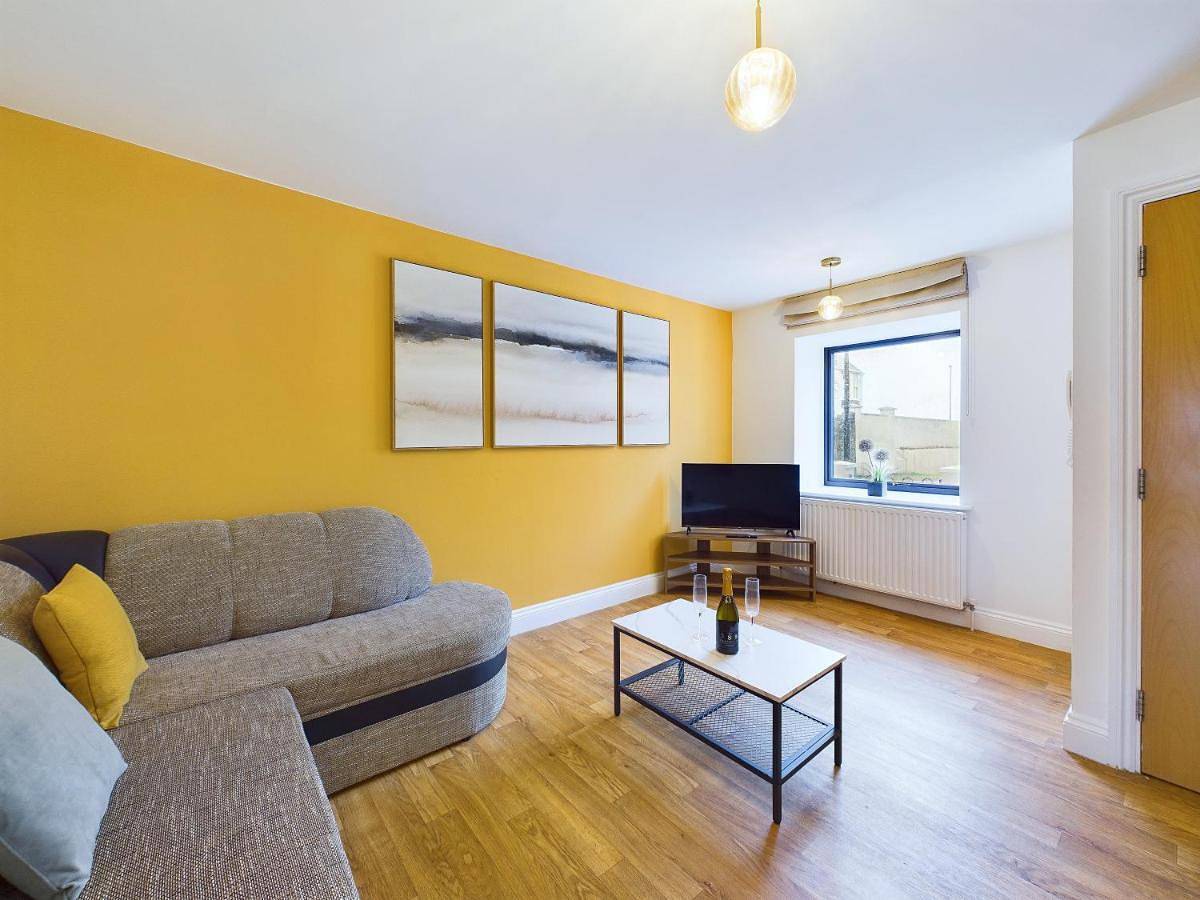 Newquay Beach House by Signature Stays - Parking - Modern - Coastal in Newquay, Cornwall