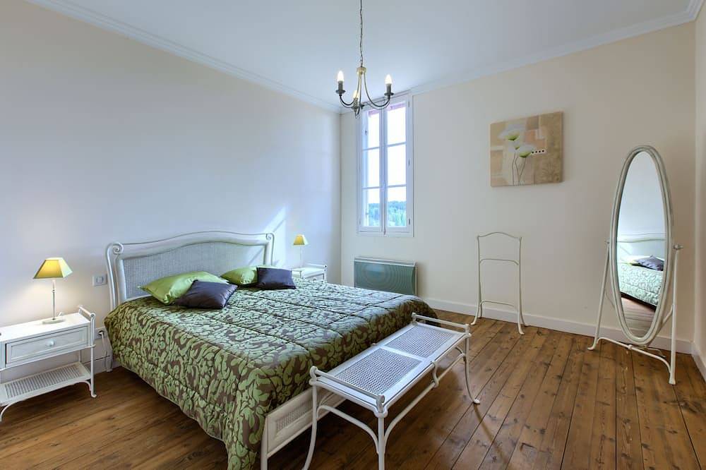 Renovated Stone House with Garden in the Heart of the Saint-Émilion Vineyards in Montagne, Libourne e dintorni