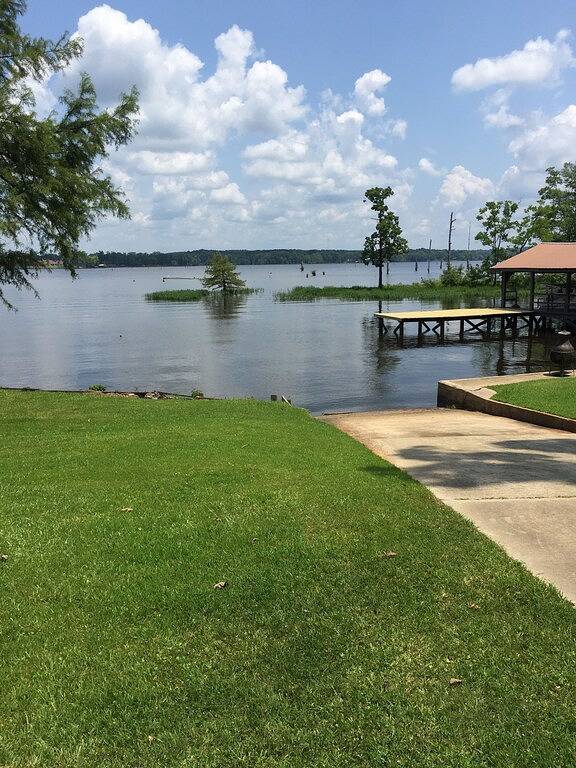 Small Families and Fishermen welcome! Boat ramp/fire pit/kayaks. in Union Parish