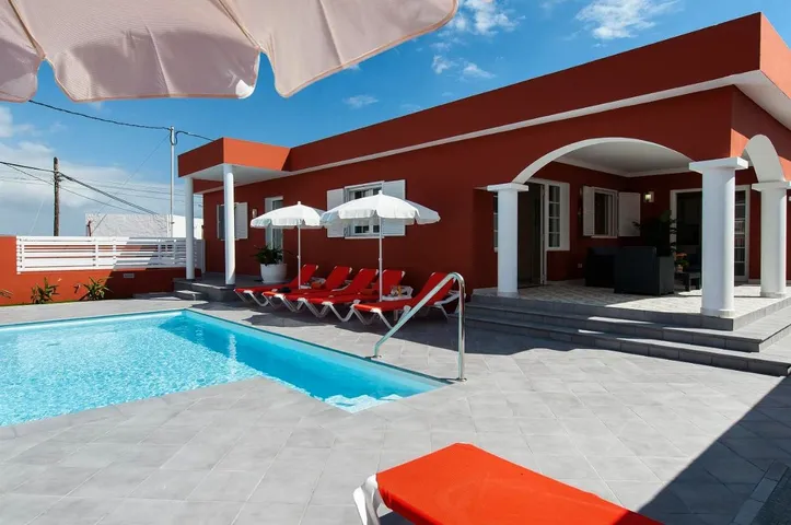 Chalet para 10 personas, con piscina además de vistas y terraza - 1