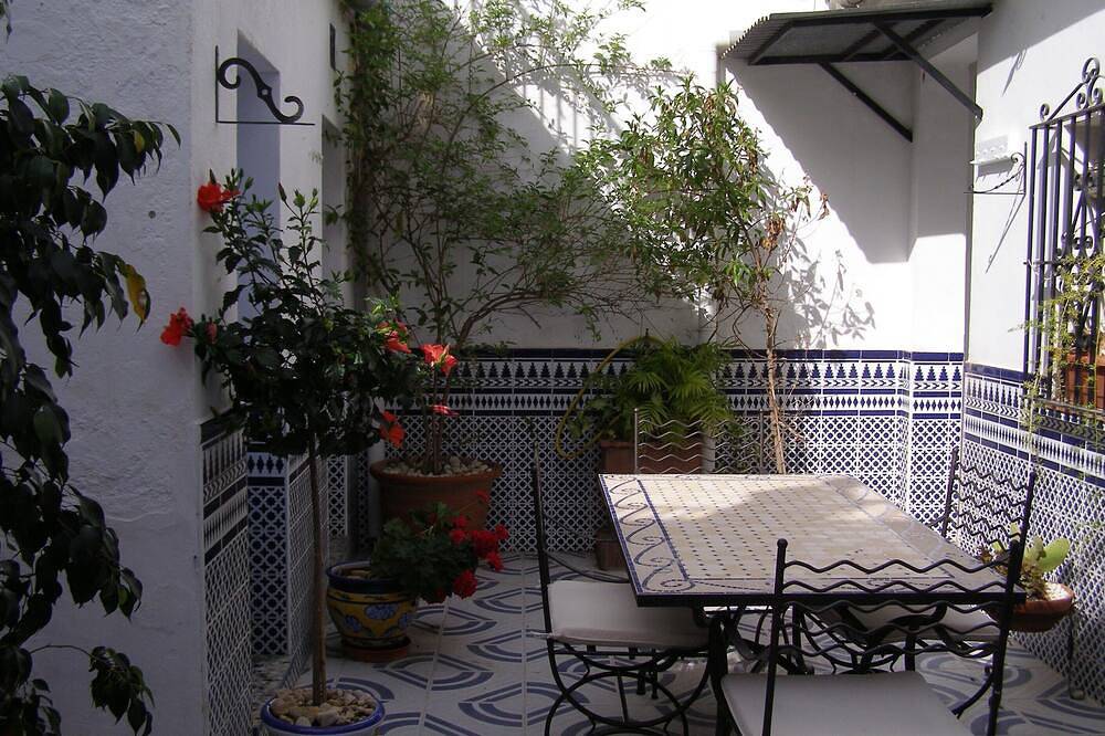 Stylish townhouse with superb views, elegant courtyard, pool and large terraces in Álora, Provincia de Málaga