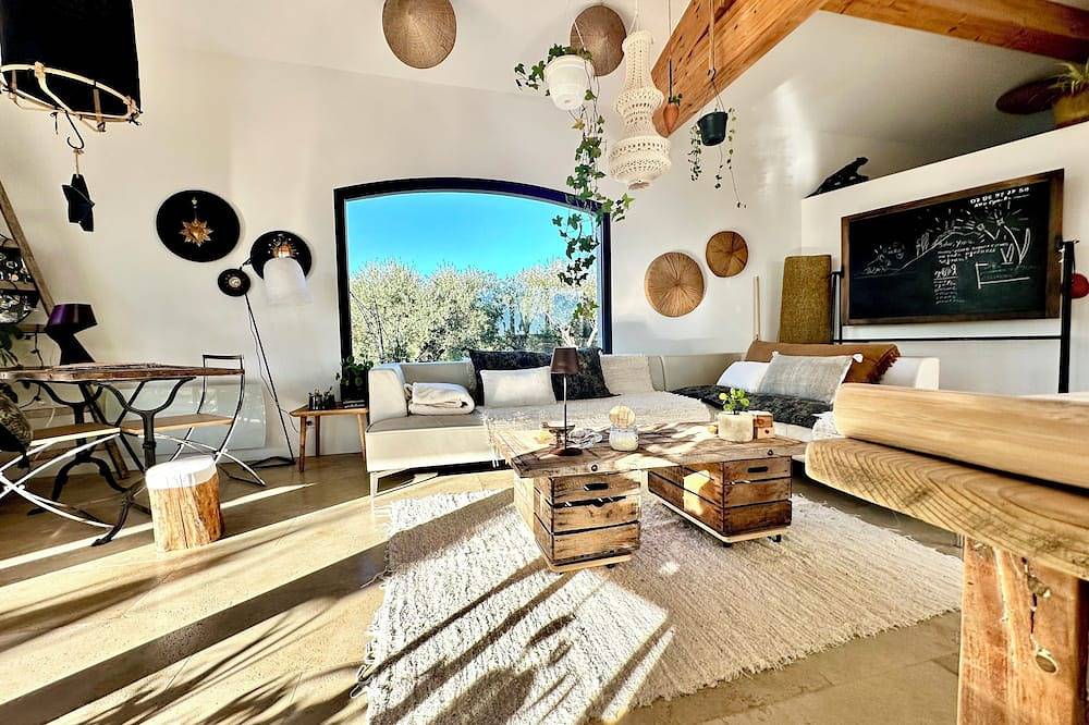 80m2 de confort pour simples terriens in La Cadière-d'Azur, Côte méditerranéenne (France)
