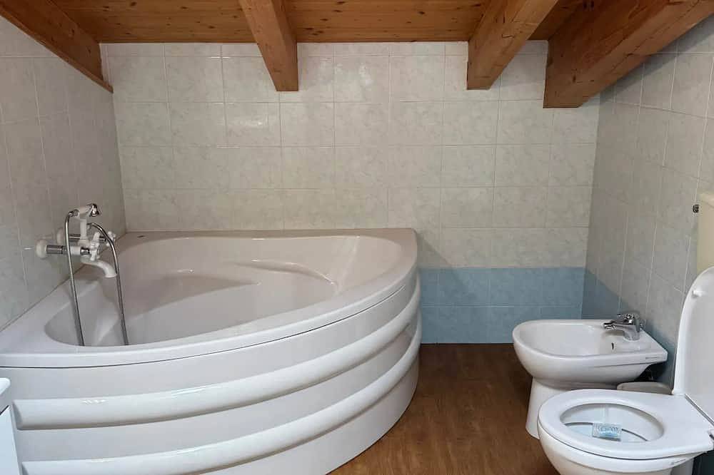 Entire apartment, Delightful and romantic attic room in Bologna just a stone's throw from the Unipol Arena in Casalecchio di Reno, Bologna Province