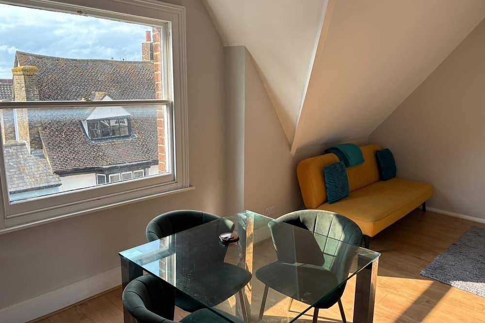 Entire apartment, 2 Bedroom Penthouse St Albans City Centre - stay right in the heart of the city in Hertfordshire