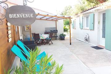 Gîte pour 4 personnes, avec jardin et terrasse à Tourves