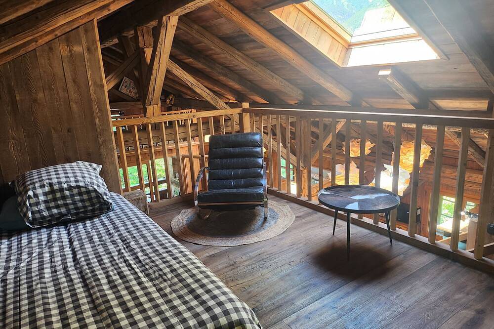 Isolated chalet in the heart of nature, forest, river... in Thônes, Annecy region
