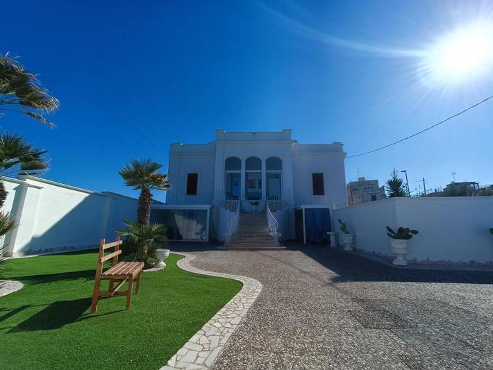 Gîte pour 2 personnes, avec terrasse ainsi que jardin et jacuzzi dans Torre a Mare