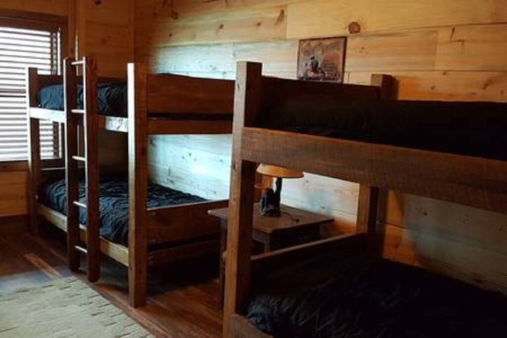 Cottage for 14 people, with hot tub and yard, with pets in Georgia