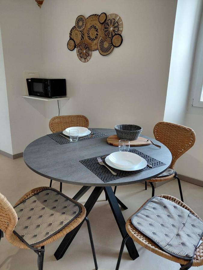 Appartement entier, One-Bedroom Apartment in Aléria, Arrondissement de Corte