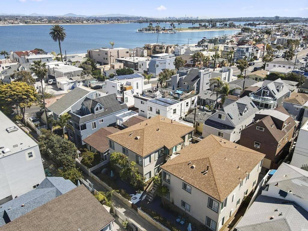 Entire apartment, Ben's Beach Bungalow 1, 150 Steps to Sand in Mission Beach, San Diego