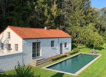 Gîte pour 4 personnes, avec jardin ainsi que piscine et vue, animaux acceptés à Lasne