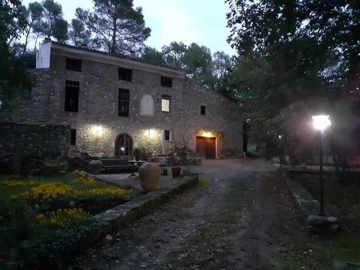Casa rural con piscina para 15 personas, con vistas además de jardín y piscina, Familias con niños en Priorat - 3